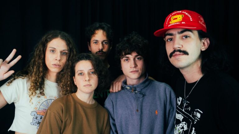 Exclusive Os Cabides faz show em Maringá e convida ouvintes