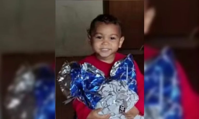 Irmãos de menino morto por não dar 'bom dia' ao pai relatam tortura: 'Ele morde a gente'