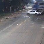Picape tenta atravessa linha férrea e acaba atingida por trem na região de Maringá